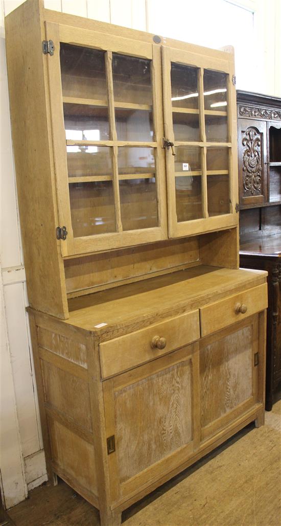 Light oak dresser(-)